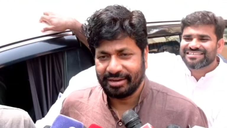 'शेतकरी, मजूर आणि दिव्यांगांसाठी शिवसेनेचा धनुष्यबाण हाती..' बच्चू कडूंची मोठी घोषणा; प्रहार संघटनेचं काय होणार? Bachhu Kadu Enters in Shivsena