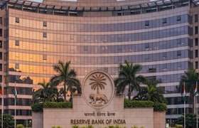 Govt Jobs : RBI मध्ये नोकरीची सुवर्णसंधी, तुमच्याकडे 'ही' पदव्युत्तर पदवी असेल तर लगेच करा अर्ज RBI Recruitment