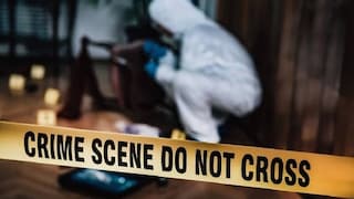 खोलीत महिलेचा नग्नवस्थेत कुजलेला मृतदेह, घटनास्थळी कंपनीचे आढळले ओळखपत्र; पोलीसही गांगरले... Mumbai Tak
