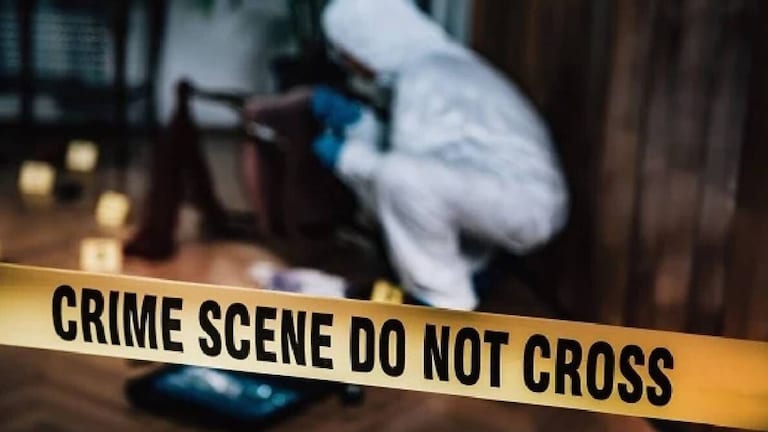 खोलीत महिलेचा नग्नवस्थेत कुजलेला मृतदेह, घटनास्थळी कंपनीचे आढळले ओळखपत्र; पोलीसही गांगरले... Crime News