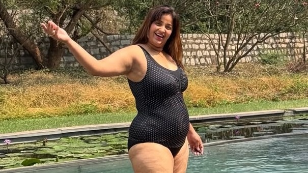 मराठी अभिनेत्रीचा बिकिनी लूक पाहून म्हणाल विषय हार्ड, तिसरा फोटो तर... marathi actress apurva nemlekars sizzling look in a swimsuit fans mesmerized by her bold photos