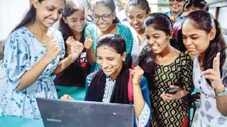 बारावीचा निकाल जाहीर! निकालाचा टक्का घसरला, पहा कोणत्या विभागाने मारली बाजी.. Mumbai Tak