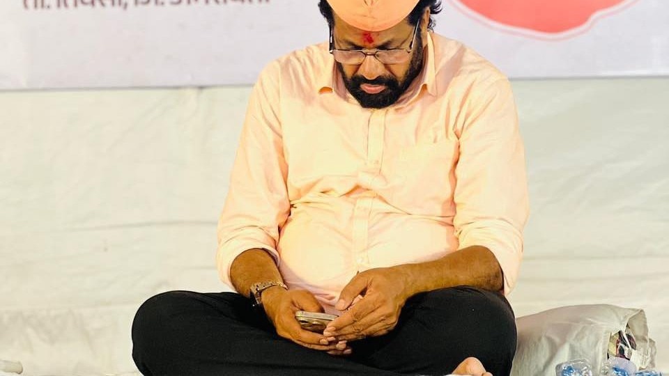 ‘महायुतीच्या पंगतीत बसलात तर वाढलेले पदार्थ खावेच लागतील', शिंदेंचे शिलेदार झालेल्या बच्चू कडूंना कोणी सुनावलं?
