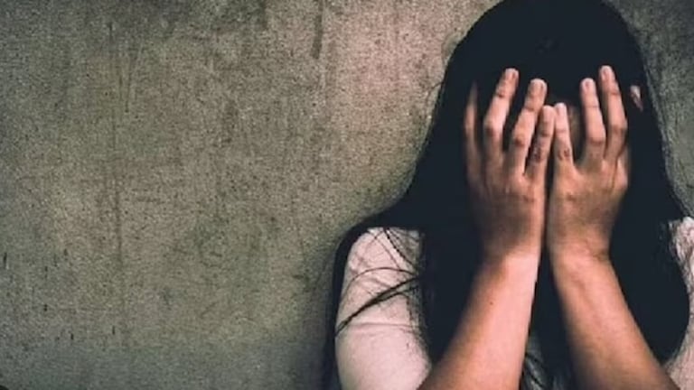 जालना : 25 वर्षीय तरुणीचा अर्धनग्नावस्थेत फोटो काढून वर्षानुवर्षे अत्याचार, व्हिडिओ कॉल करून नको तेच.. Jalna Crime