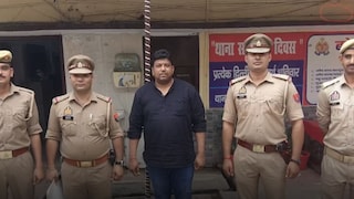 'ती' मुलाला शाळेत सोडवून घरी येत होती, भाजप नेत्याने भर रस्त्यात अडवून केलं नको 'ते' Mumbai Tak