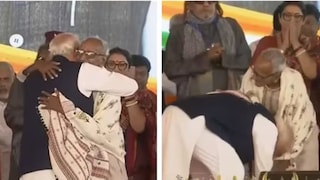 मिठी मारली, आशीर्वाद घेतले... बंगालमधील शपथविधीवेळी नरेंद्र मोदी कुणाच्या पाया पडले? Mumbai Tak