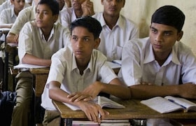 मराठी विषयात 94 हजार विद्यार्थी नापास, 10 वीच्या विद्यार्थ्यांना मातृभाषेत कशामुळं आलं अपयश? SSC Student fails in Marathi