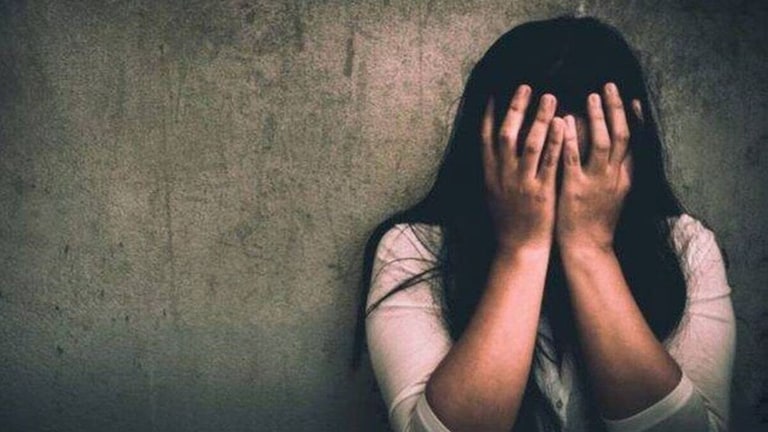 बीड : भोळसर मुलीवर चुलत भावाचा अत्याचार, बापाला अटक, डॉक्टरचा बीपी वाढला! Beed Crime News