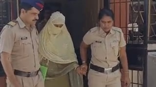 बांगलादेशी तरुणी इन्स्टाग्रामवरील प्रेमाला शोधत थेट जळगावात, विना व्हिसा भारतात केली घुसखोरी Mumbai Tak