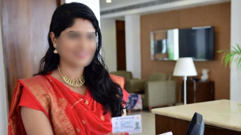 पुरुष महिलेसोबत हॉटेलात, बायकोचे खोटे आधार कार्ड वापरून नको तेच.. Mumbai crime