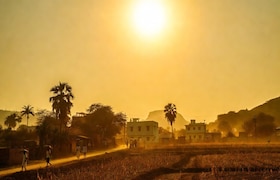 Maharashtra Weather : राज्यानं पारा गाठला, वातावरणानं पहिल्यांदा लेव्हल केली पार, 12 जिल्ह्यांचं खरं नाही maharashtra weather update 11 april 2026 dry hot and clear weather temperatures set to rise observatory issues warning of humid conditions