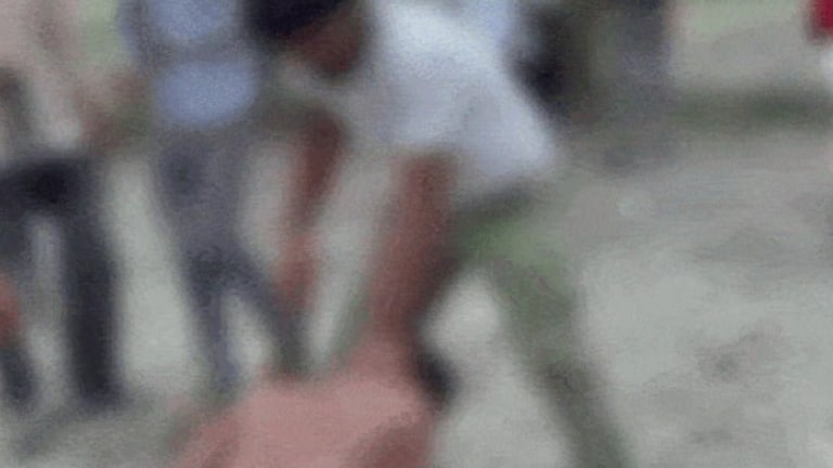 8 वीच्या विद्यार्थ्याला नग्न करून बेदम मारहाण, Video व्हायरल Crime News