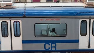 मुंबईची खबर : उकाड्याने हैराण मुंबईकरांची एसी लोकलला पसंती, 'इतका' वाढला रेल्वेचा महसूल Mumbai Tak