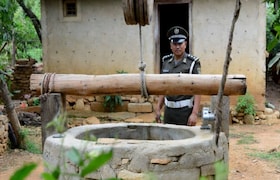 बुलढाण्यात बापानं चारही पोरांना विहिरीत फेकलं अन्... मन सून्न करणारी घटना Buldhana crime