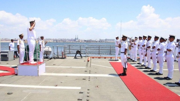 Govt Jobs : भारतीय नौदलात 12 वी उत्तीर्णांना मोठी संधी, थेट ऑफिसरपदी नियुक्ती Indian Navy
