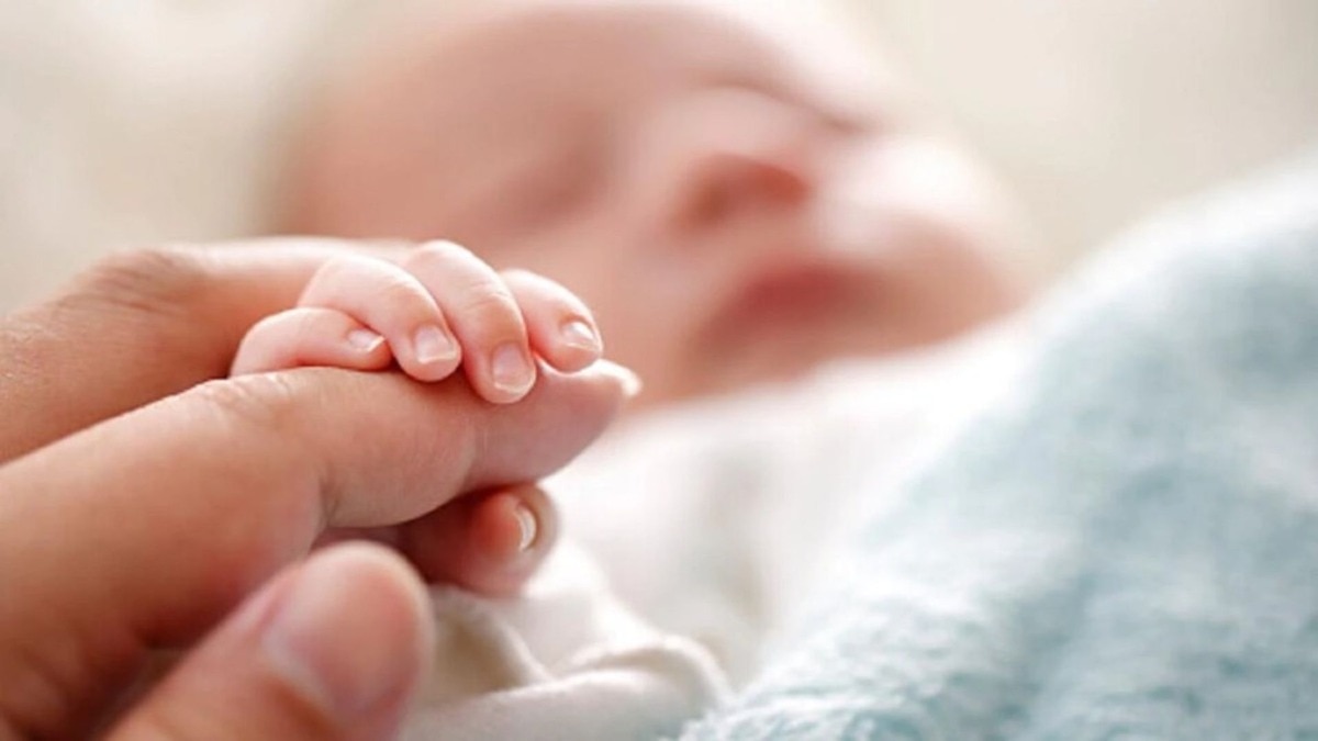 तीन महिन्यांच्या मुलीला घेऊन पळाला बाप, शेवटी नाल्यात सापडला मृतदेह