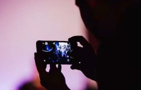 सरकारी कार्यालयातील महिलांच्या टॉयलेटमध्ये हिडन कॅमेरा.., अन् पुढे काय घडलं? Crime News