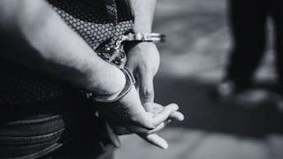 प्रेयसीच्या नादी लागला, सोन्यासारख्या पत्नीला पावडर खाऊ घातली; भयंकर प्रकरण! Mumbai Tak