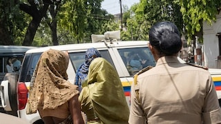 चंद्रपूर : 'आईच्या प्रियकराने माझ्यावर..' 15 वर्षीय मुलीने सगळंच सांगितलं, काय घडलं? Mumbai Tak