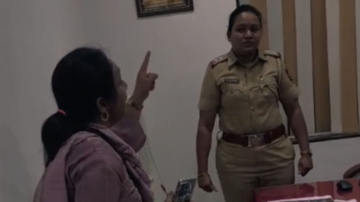 पुणे : दारु पिऊन आलेल्या महिलेचा पोलीस स्टेशनमध्ये धिंगाणा VIDEO 