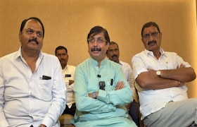 सोलापूर विधानपरिषद : गोरे म्हणाले विरोधकांकडे 16 मतंही नाहीत, आता धैर्यशील मोहितेंचं जोरदार प्रत्युत्तर Dhairyasheel Mohite Patil on Jaykumar Gore