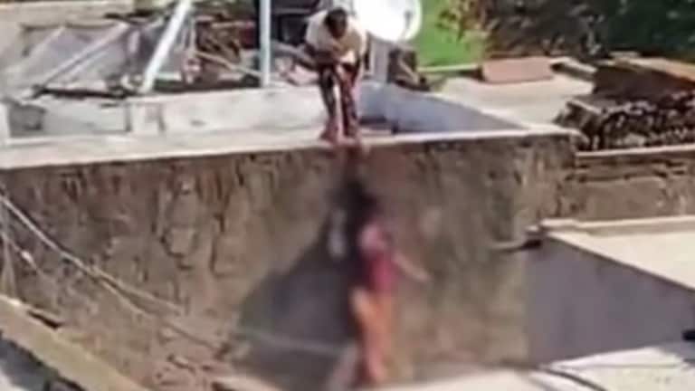बॉयफ्रेंडनं 17 वर्षीय मुलीवर 60 वेळा कुऱ्हाडीने केला हल्ला, नंतर छतावरून फेकलं, पुढं... Crime News