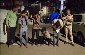 कल्याणमध्ये मध्यरात्री अचानक गोळीबार अन् तुफान राडा.. हादरवून टाकणारी घटना sudden late night shooting in kalyan one person critically injured in the shocking incident