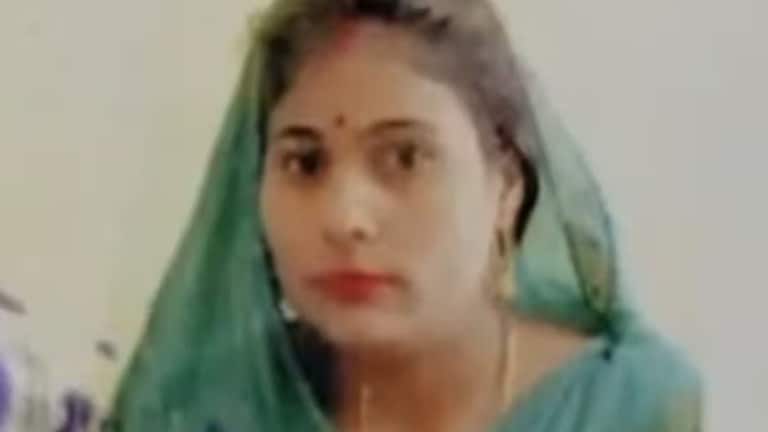 पत्नी प्रियकरासोबत जात होती, नवऱ्याने रस्त्यात गाठलं अन्... Crime News