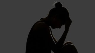 24 वर्षीय तरुणीला जंगलात नेलं, तोंडावर कापड टाकत चौघांनी.. Mumbai Tak