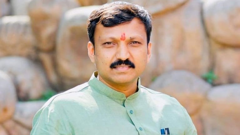 'ऑपरेशन टायगर'च्या पार्श्वभूमीवर ओमराजेंचं मौन, आहेत तरी कुठे? Omraje Nimbalkar