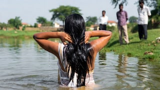 17 वर्षांची मुलगी तलावातून अंघोळ करून बाहेर आली, 3 नराधमांनी घेरत निर्जनस्थळी.. Mumbai Tak