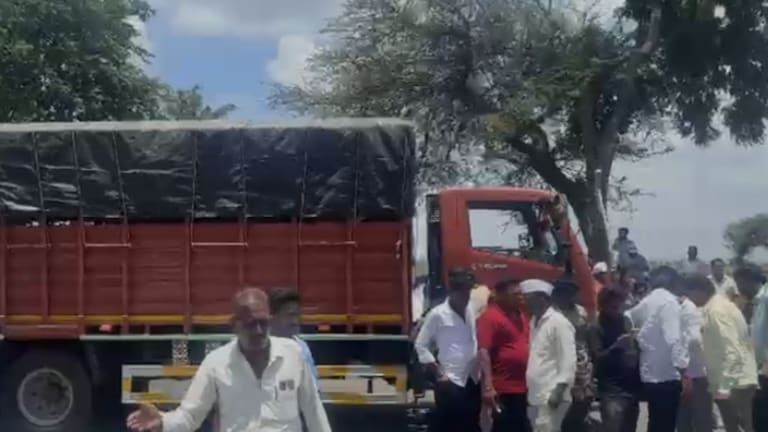 पुणे: आयशर टेम्पोनं दुचाकीला चिरडलं, चिमुरड्यासह दोघांचा दुर्दैवी अंत Pune accident