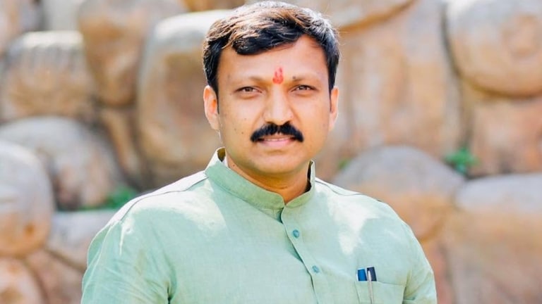 ओमराजेंकडून एकनाथ शिंदेचं कौतुक, राणा पाटलांबाबतही भूमिका मांडली Omraje Nimbalkar