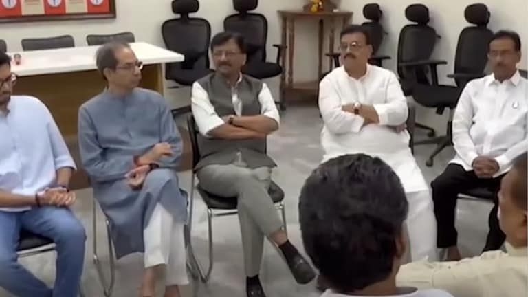 उद्धव ठाकरेंनी बैठक बोलावली, पण 3 आमदारांची दांडी; कोण-कोण राहिलं गैरहजर? Thackeray Group MLA Meeting Thackeray Group MLA Meeting