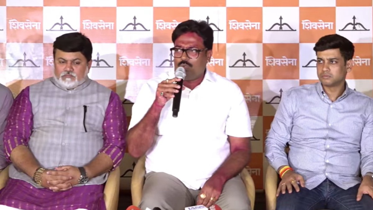 gokul gite who won nashik legislative council election against shiv sena made a major announcement while seated right next to shrikant shinde who has been checkmated by eknath shinde move