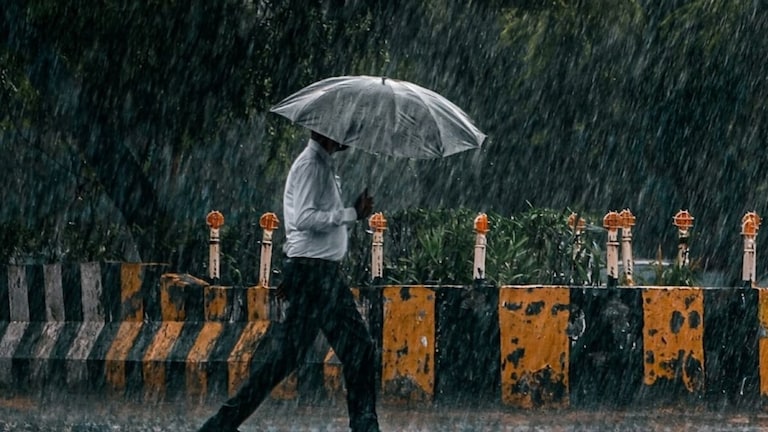 मुंबईची खबर : मुंबईकरांनो पुढील तीन तास महत्त्वाचे, जोरदार पाऊस बरसणार; अलर्ट जारी Mumbai Rains