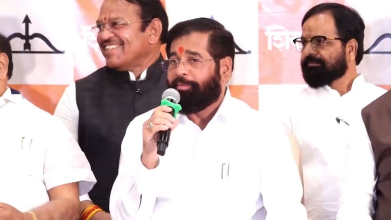 'तीनच आमदार गायब आहेत का?', ठाकरेंच्या बैठकीवरुन शिंदे खळखळून हसले, मोठी हिंट दिली Eknath Shinde on Uddhav Thackeray Shivsena MLA