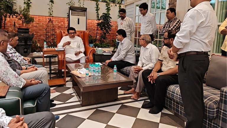 जैन समाजाकडून राज ठाकरेंना लेखी माफीनामा, शिवतीर्थवर काय घडलं? Jain Community Delegation Apologized to Raj Thackeray