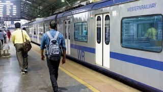 मुंबईची खबर : प्रवाशांना आता जलद गतीने लोकलमध्ये चढता येणार, पश्चिम रेल्वेचा महत्त्वाचा निर्णय Mumbai Tak