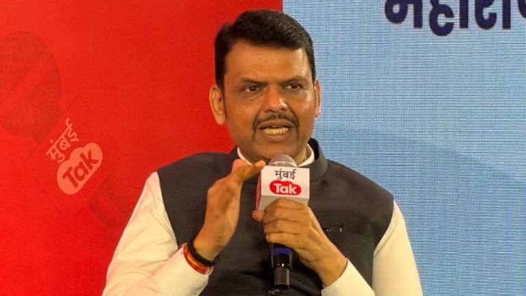 'जेव्हा प्रेमाची गरज होती, तेव्हा प्रेमभंग केला..' मुंबई Tak बैठकीत CM फडणवीसांचे ठाकरेंना टोल्यांवर टोले! mumbai tak baithak suffered heartbreak in 2019 now remarried too cm fadnavis takes a playful dig at uddhav thackeray also responds to operation fadnavis