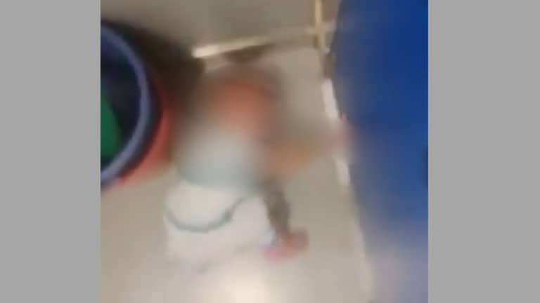 बाथरुममध्ये कोंडले, तोंडात जेट स्प्रे मारला; डेकेअर सेंटरमध्ये चिमुकल्यांचा क्रूर छळ Crime News