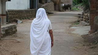 औषध आणून देण्याचे आमिष, विधवा महिलेला निर्जनस्थळी नेऊन सामुहिक बलात्कार Mumbai Tak