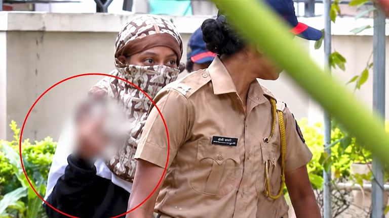 पुणे: माजोरडी सिया गोयल, पोलिसांसमोर कॅमेऱ्याकडे पाहून दाखवलं मधलं बोट! ketan agarwal death case siya goyal makes obscene gestures in front of police video goes viral sparking outrage on social media