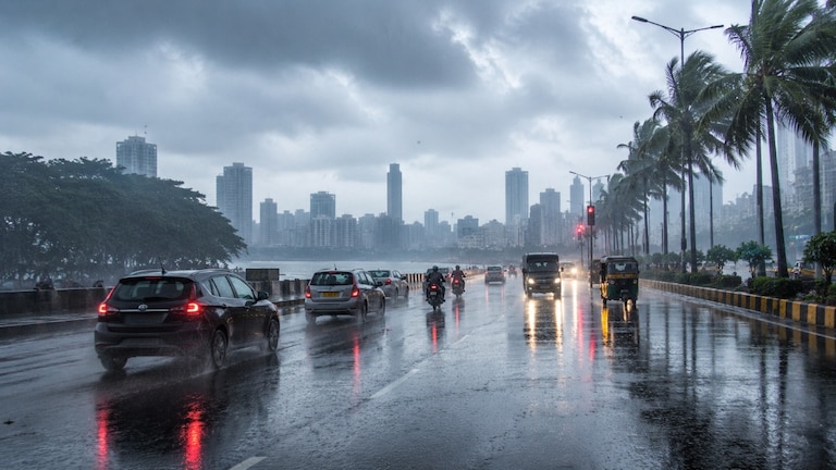 Mumbai Rain Alert: मुंबईसह दोन जिल्ह्यात धो-धो पाऊस, दोन दिवस 'रेड अलर्ट'; शाळा-कॉलेजांना सुट्टी mumbai weather red alert for mumbai thane palghar and raigad warning of heavy rainfall over next two days holiday declared for schools and colleges