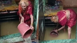 टिटवाळ्यात घरात शिरलं पाणी, वृद्ध महिलेचा पाणी काढण्यासाठी संघर्ष, Video व्हायरल Mumbai Tak