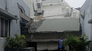 पुण्यात ऊर्जा निर्मिती प्रकल्पाची इमारत कोसळली, 14 जण अडकून बसले Mumbai Tak