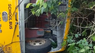 लातूर: ड्रायव्हर फोनवर बोलत होता, शाळेची बस पलटी होऊन अपघातात 23 विद्यार्थी जखमी Mumbai Tak