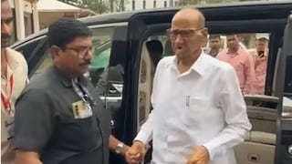 शरद पवार अनेक वर्षांनी विधानभवनात, येताच शिंदेंच्या केबिनला, मग भेटी, काय केलं? Mumbai Tak