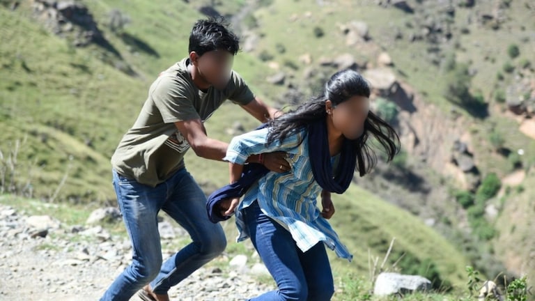 मुंबईत मुलीला डोंगरावरून ढकलून दिलं, लोहगड प्रकरणाची पुनरावृत्ती Mumbai crime