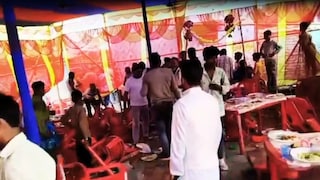 मटनाची आस लावून बसले, पण वाढलं चिकन, भर लग्न मंडपात तुफान हाणामारी Mumbai Tak